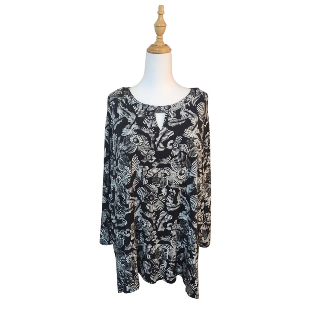 🇨🇦Blue Sky, Bamboo, Black and White Floral Top